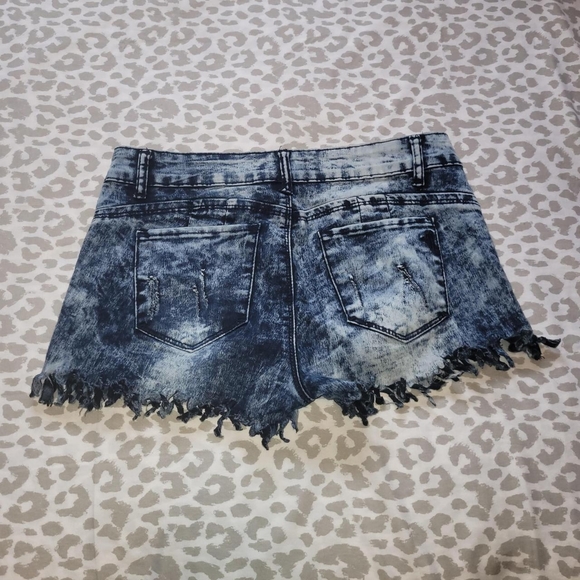 V.I.P. Jeans Denim Shorts - Picture 2 of 4